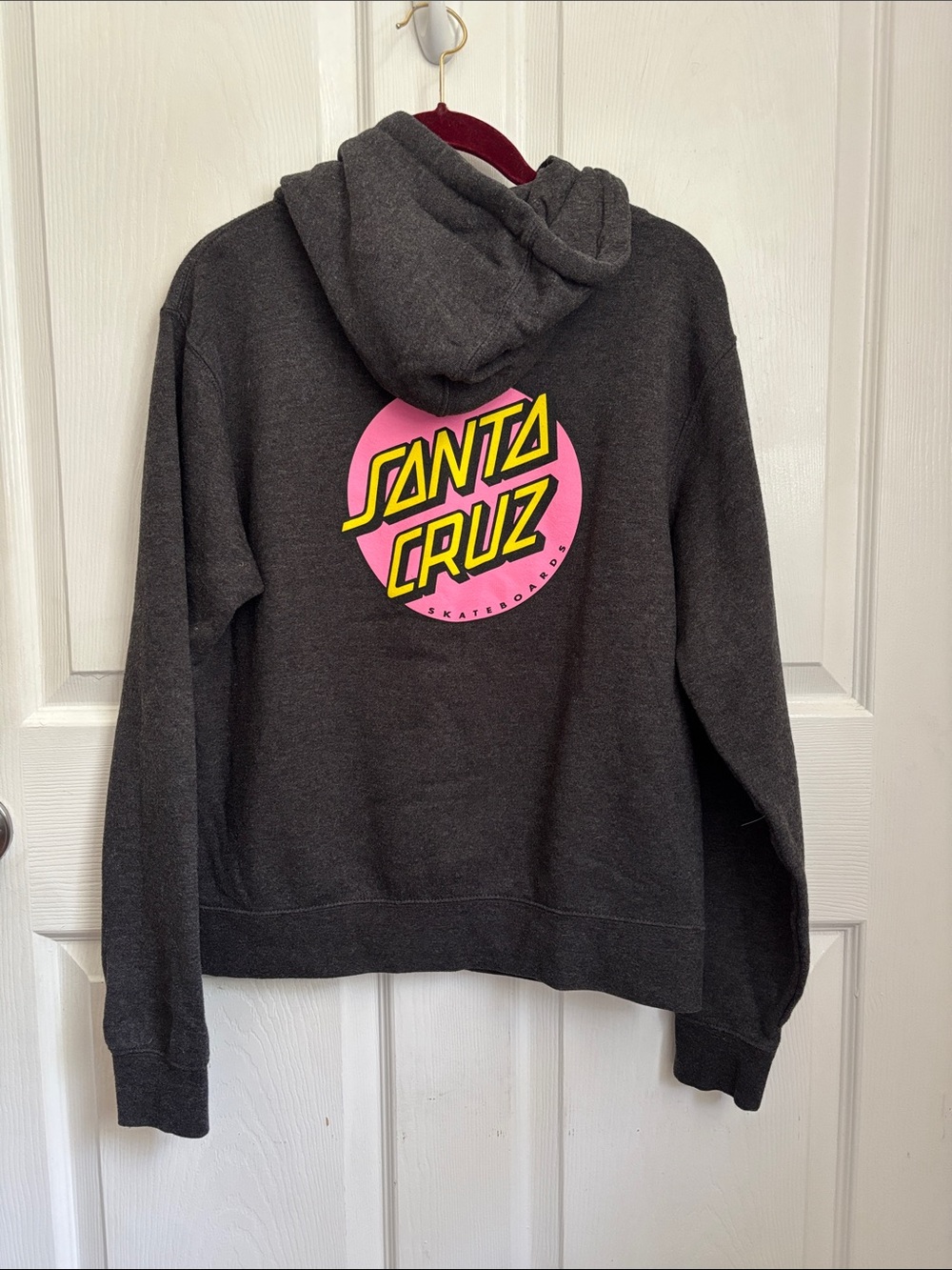 Santa Cruz Skateboards Charcoal Crewneck Sweatshirt with Pink Logo Size Medium
